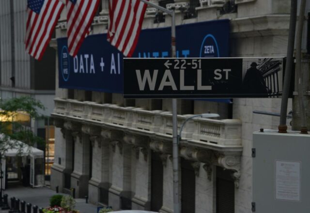 real-estate-stocks-plummet-in-wake-of-trumps-global-tariff-binge-2, 4824947,